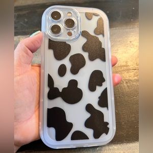 New iPhone 13 ProMax phone case. White Cow pattern phone case. Super cute!